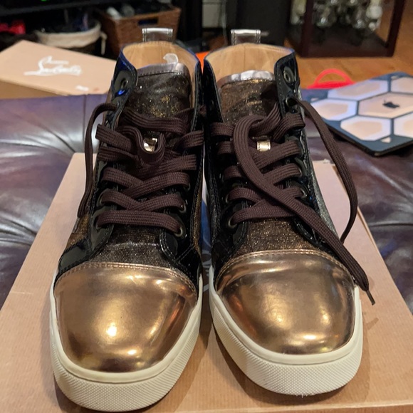 Red Bottom!!! - Picture 2 of 3